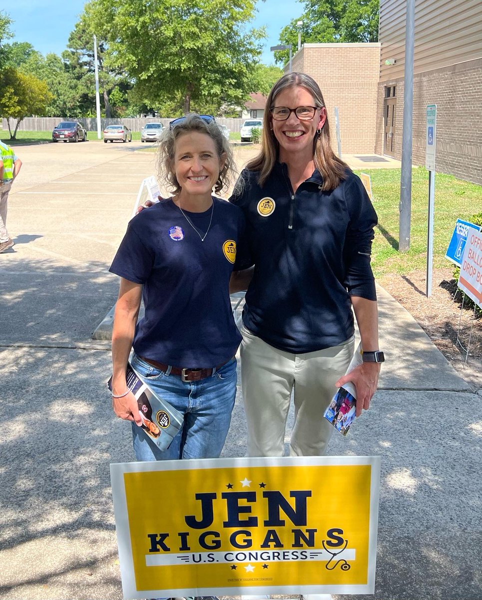 JenKiggans's tweet photo. We are working hard talking to so many voters at the polls today!! The lines are short so come out and vote! FIVE hours to go!! #ElectionDay #FiveMoreHours #VOTE #VA02 https://t.co/FcRkxYysv1