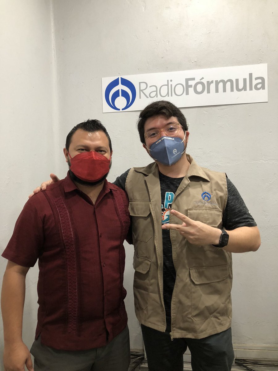 jpgalicia's tweet photo. Hoy nos acompañaron @Alenoemifasol y @alaancm86 en cabina para su respectivas secciones. #radio #JPenFórmula @RF_MERIDA https://t.co/UJQSOrmZ9t