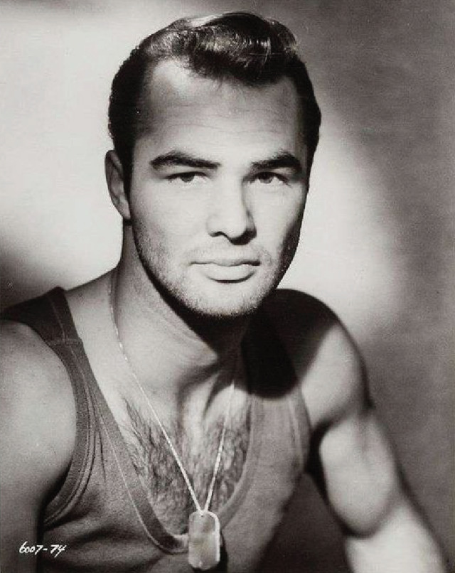 classicmales's tweet photo. An incredibly handsome Burt Reynolds. https://t.co/MYPQ6E6MPN