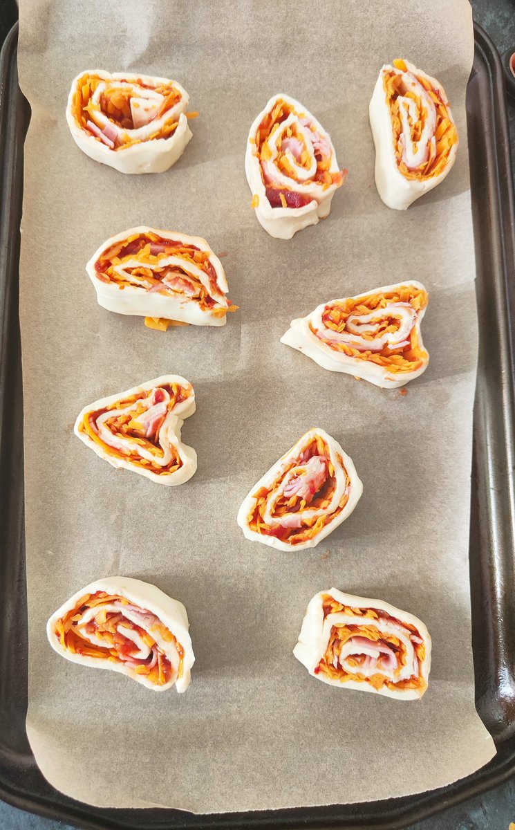 BombsandBubbles's tweet photo. Having a baking session while cooking dinner! Cheese, tomato and ham pinwheels for lunch snacks...
#happykids #baking #pastry #pinwheels #eveningbake #tastybakes https://t.co/MrdyxNuwNn