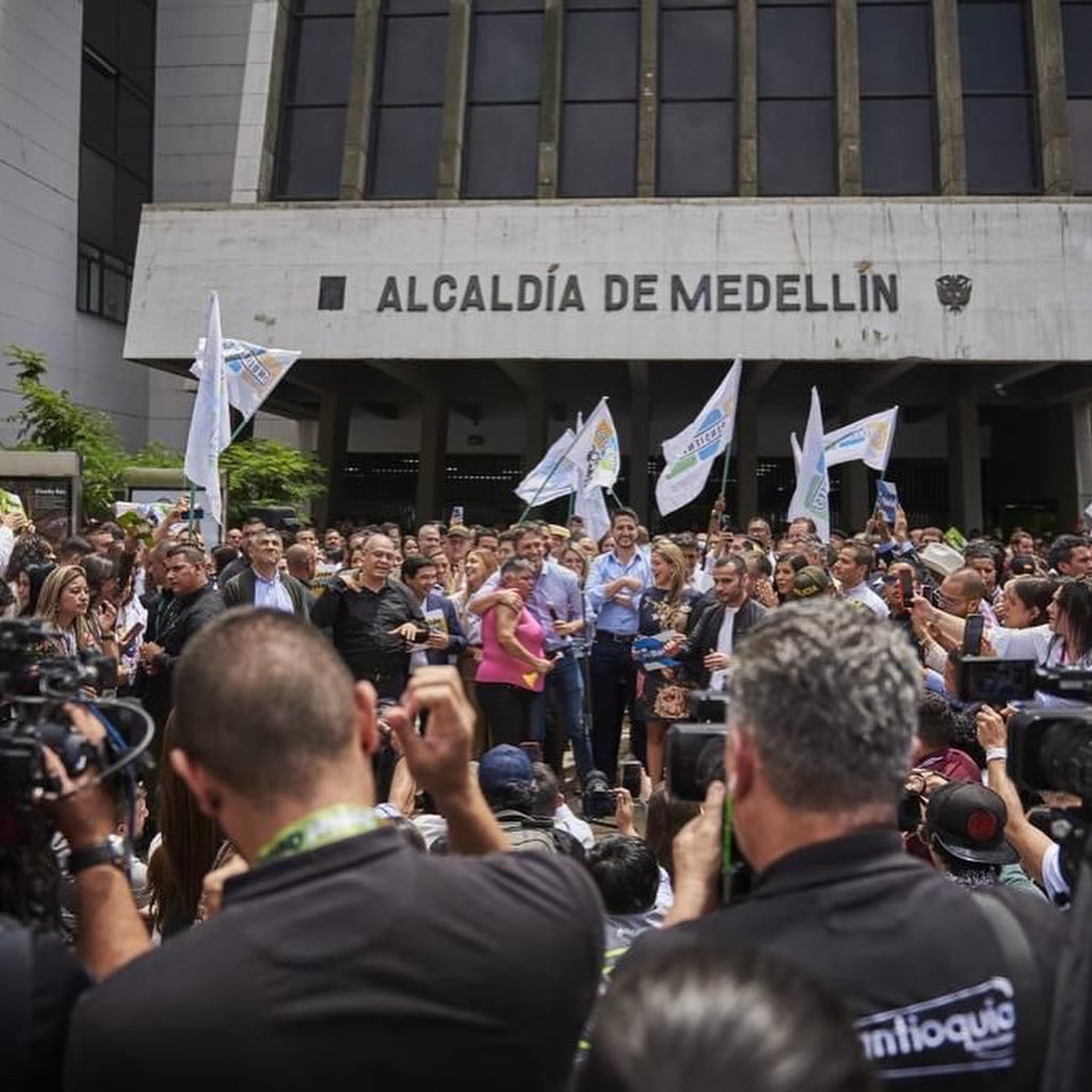estebanrestre's tweet photo. Volvió el alcalde de la gente, el alcalde más votado, el alcalde de la #MedellínFuturo 🚀.
#QuinteroMiAlcalde 💛💙💚 https://t.co/DCCY3YYYVs