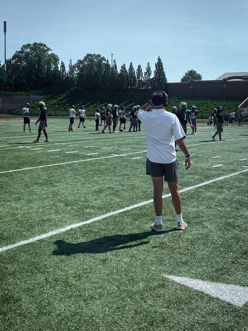 EastsideFB's tweet photo. Another Day, Another Opportunity 🏈

Solid First Day Of Padded Camp Hosted By @SCRedskinsFB - Thanks For The Hospitality 💯

Back At It Tomorrow - 1% Better ‼️

@CoachCawthon @EHS_Eagles @CovNewsSports @RecruitGeorgia @BigFaceSportss 

#WeBleedGreen🦅 #OurStandard https://t.co/uCKwrN0oQu