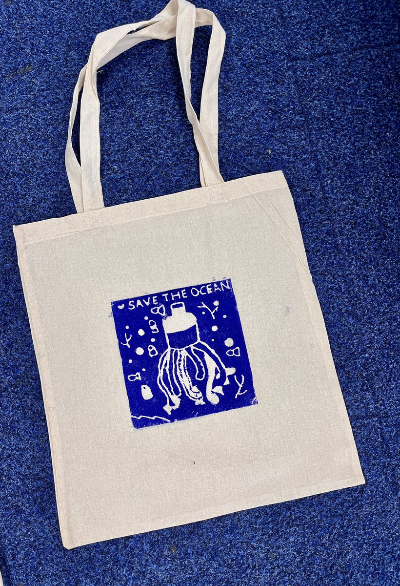 EmmaB251's tweet photo. Every child designed and printed a tote bag about an environmental issue as part of art week. Here are some of my favs. 🌍 🦧 🐢 🐝 #edutwitter #year6 https://t.co/vp30mqSE5f