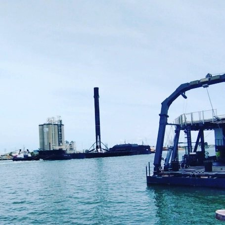 RustysInThePort's tweet photo. Day girls welcoming the booster back to the harbor this morning with a quick photo bomb... at Rusty's at the Port!!!😎👍🚢🚀🛰🐬#boostersback #boosterreturn #daygirls #photobomb #launchshift #lunchshift #rustysfam #rustyspeeps #rustysseafood #portcanaveral https://t.co/8uPzyVW4ho