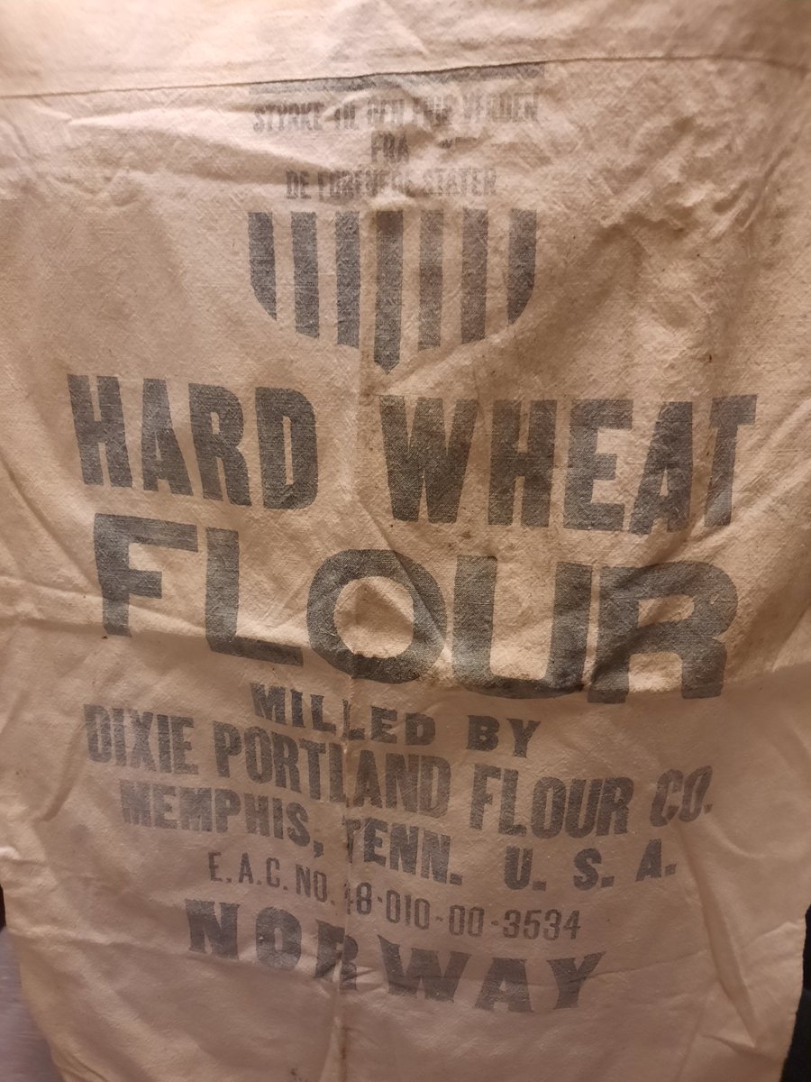immaterial_me's tweet photo. Marshall plan flour bag that was repurposed as a pillowcase. In the store of Norwegian collection @NorskLuftfartsm 
If only we had some #oralhistory to go with it!
#objectbiographies #museumstudies 
#coldwar https://t.co/7FyTXr8tUQ
