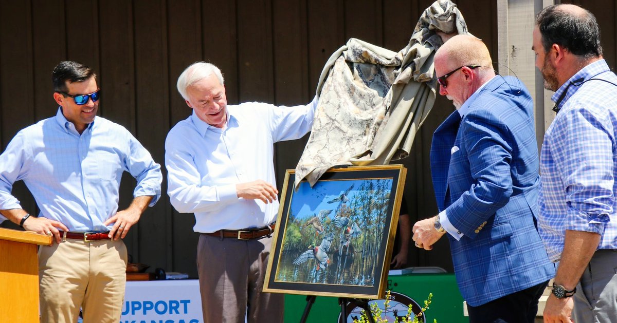 Many thanks to @AsaHutchinson for joining us at RNT Callapallooza with the Foundation to unveil the 2023-23 Arkansas Duck Stamp. Make no mistake, it’s Arkansans that make Arkansas the Duck Hunting Capital of the world. 

#arkansas #arkansasoutdoors #arkansasgameandfish