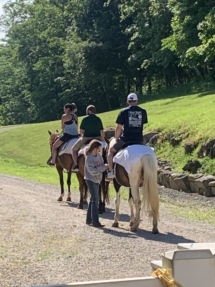 b_ballb's tweet photo. Family vacation ⁦@FrenchLick⁩ https://t.co/dorfqhbBA9