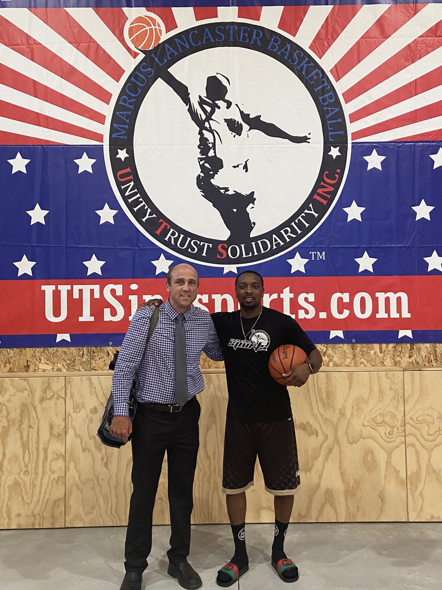 TheCEO_UTS's tweet photo. Great Interview with @jhutt5 @FOX17 at the UTS Sports Headquarters. Looking forward to updates on what’s NEW with the @UTS_INC_Sports @UTS_SportsENT Brand 🔐

#UTSHeadquarters
#UTSPlayerDevelopment
#UTSElite 
#UTSLadyElite
#UTSSports
#Entertainment
#Sports
#Marketing https://t.co/tW7hKWVvpG