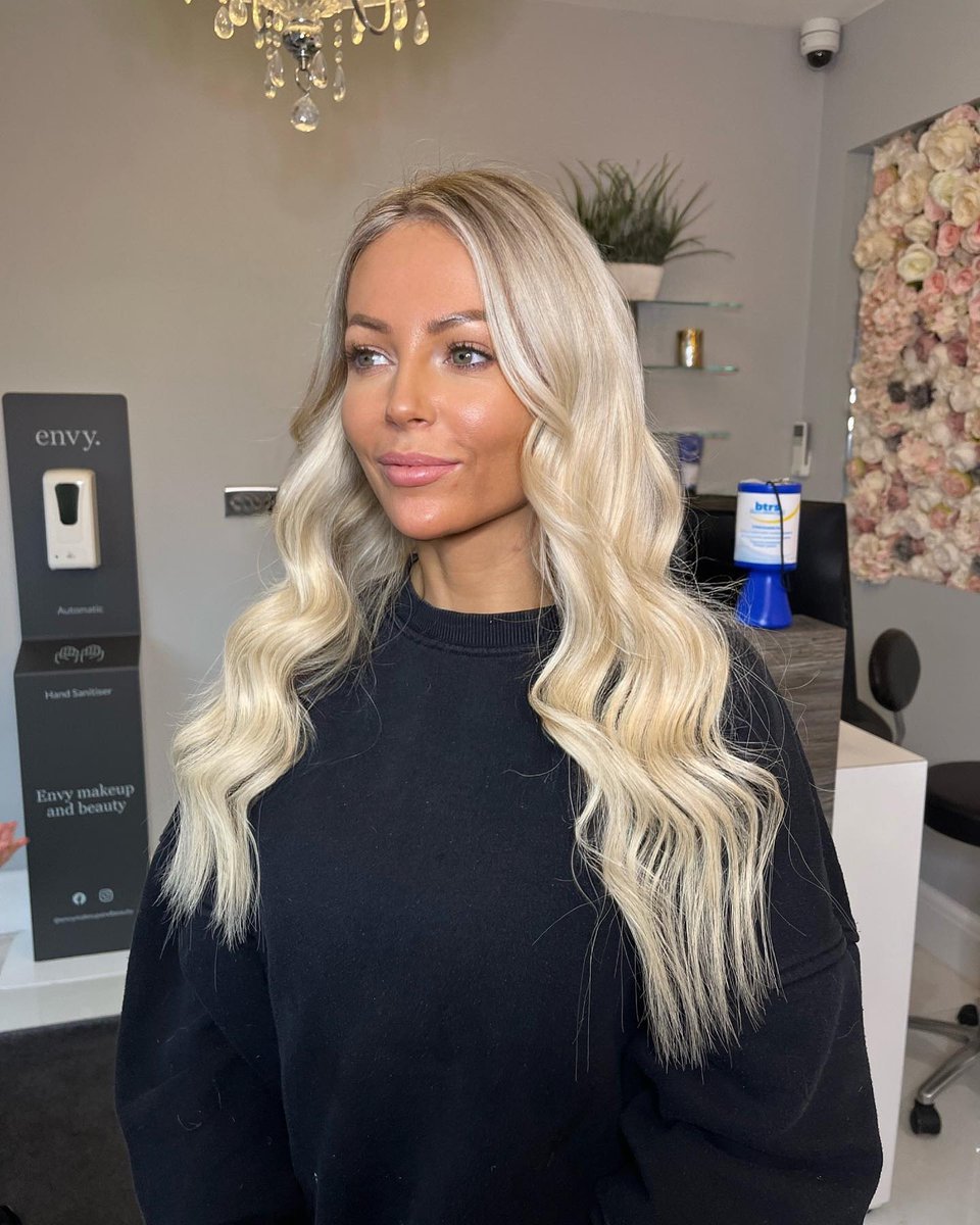 HairRehabLondon's tweet image. Stylist - @makenziehairdressing
 
Location - Leeds
 
Products - 18" Tapes
 
Get The Look - ORIGINAL CLIP-IN EXTENSIONS 18" (130GMS) ⁠
⁠
SHOP: l8r.it/w3pM⁠

#blondebalyage #bronde #shadowroot #balayagehighlights #babylights #hairrehablondon