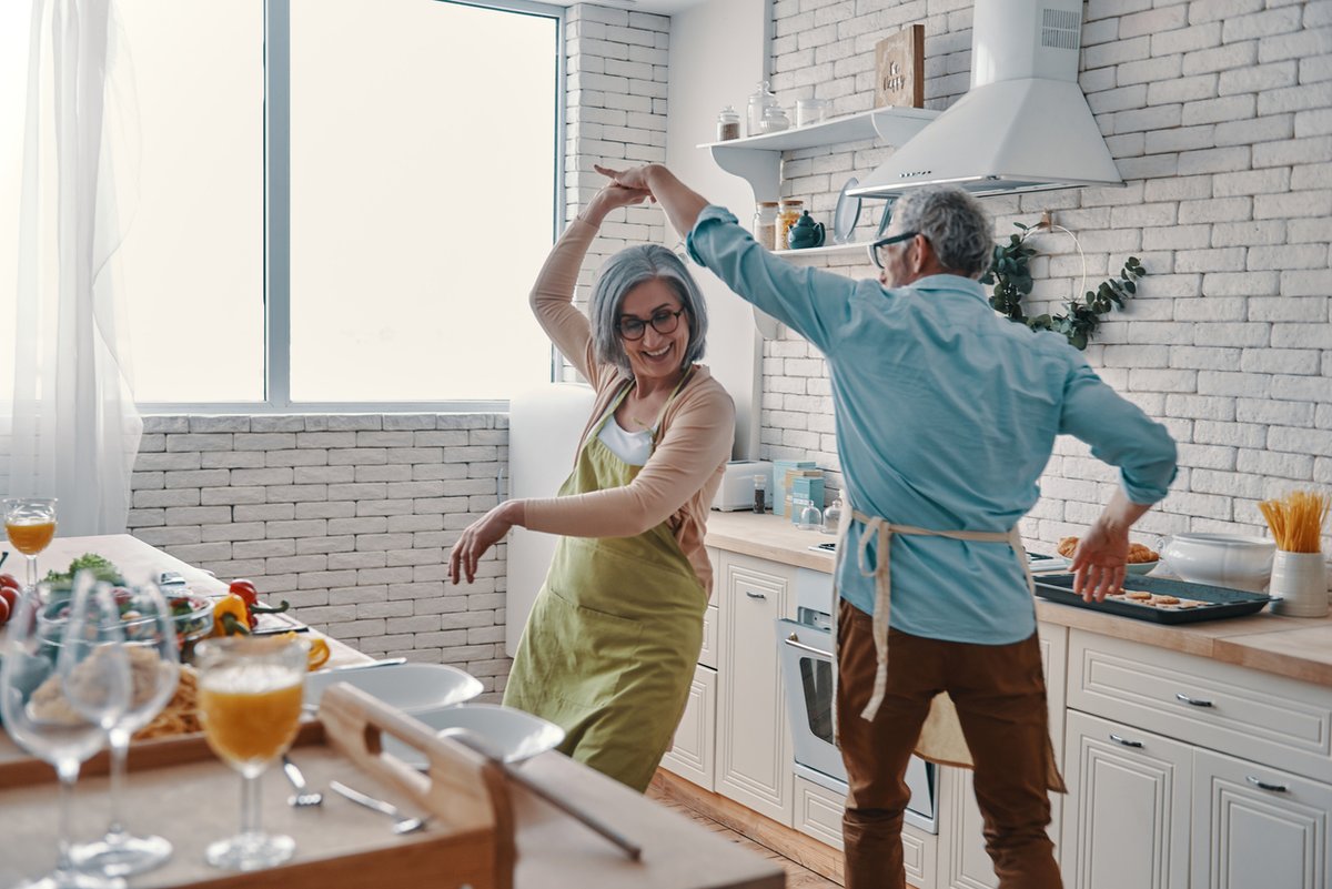 CookCraftCo's tweet image. There is nothing like singing and dancing in your kitchen while you are cooking with your loved one. 
Try it..you'll like it.

#cookingtogether #cookingwithmusic #cookingwithcookcraft