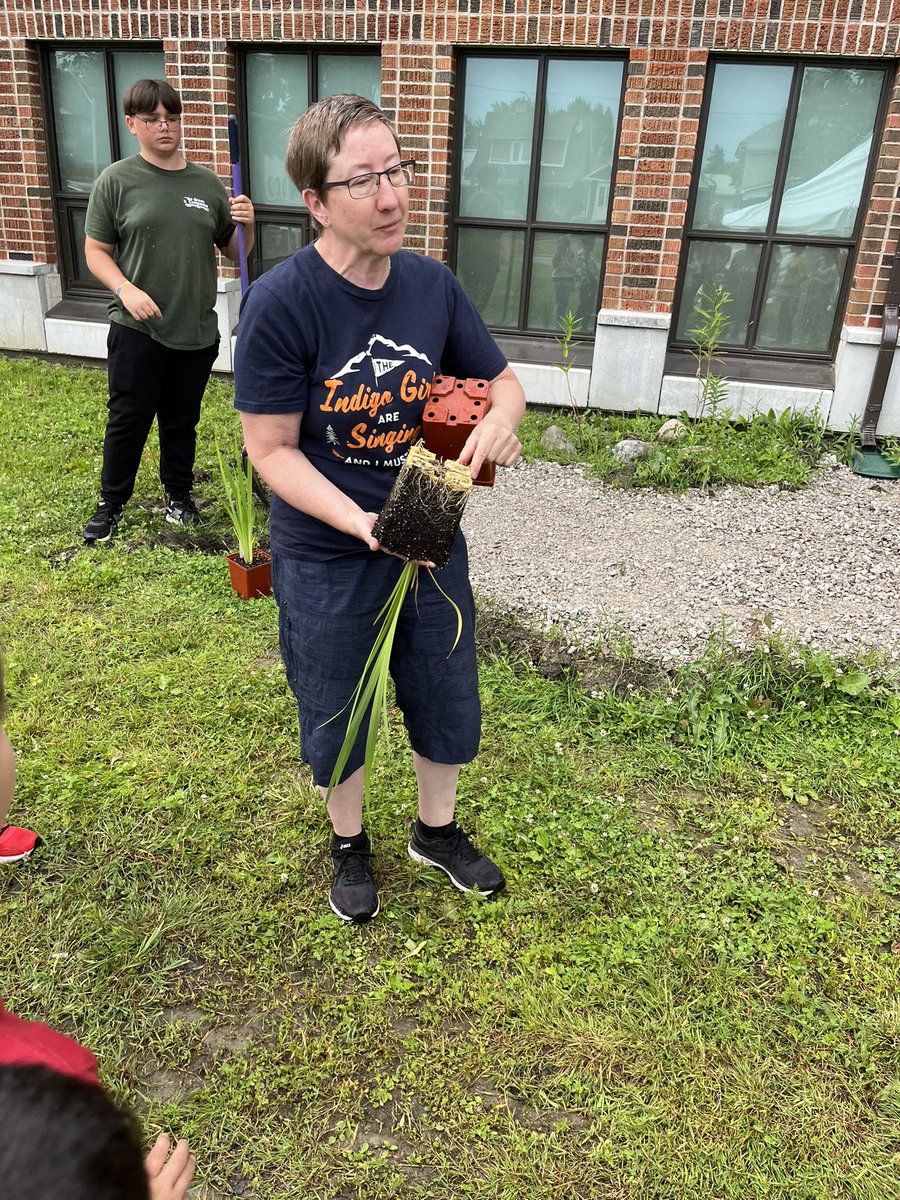 Mrs. Bondy tweet media