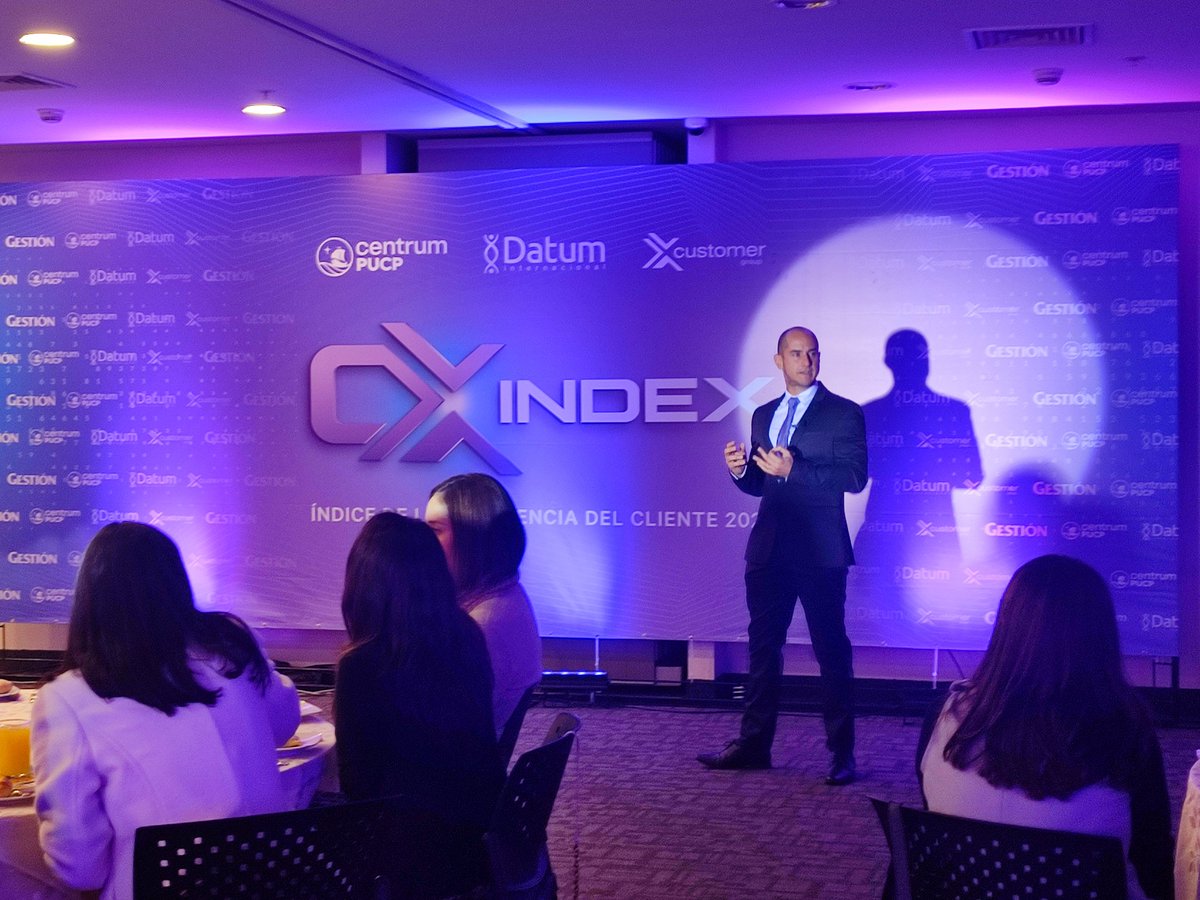 monich16's tweet image. Super capo Rodrigo Fernández de Paredes recordando a los empresarios que la experiencia del cliente es tarea de todos...y va más allá de una frase hecha e incluye experiencia emocional. #CXIndex @CENTRUMcatolica