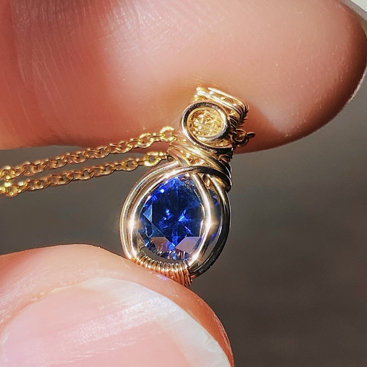 tayraegems's tweet photo. i think it’s time forrrr a GIVEAWAY!!!!!! ✨

i’ll be giving away this absolutely gorgeous chatham sapphire pendant with a matching chain!! a $400+ value, completely free :) all you have to do is:

🌀 follow me
🌀 rt and like this tweet
🌀 and tag friends for extra entries!!! https://t.co/VQ4p3TKXNO