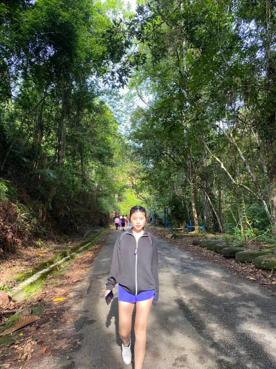 kellywong8_15's tweet photo. Went hiking with some friends and now i can’t feel my leg 🥲 https://t.co/Ekz3LQU6tO