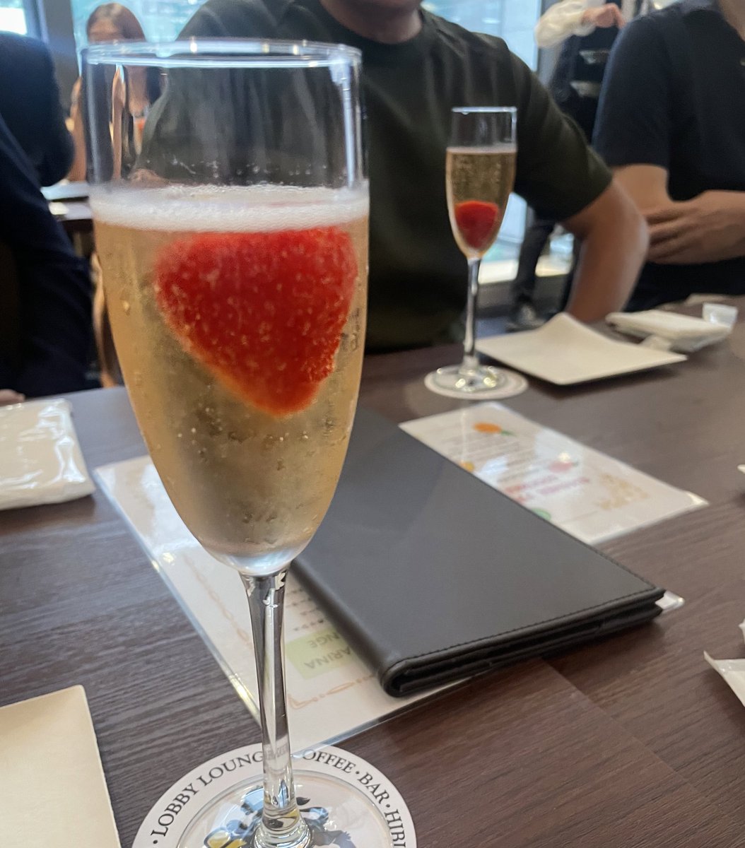 Clover168_c's tweet photo. 昨日は皆さん盛り上がって楽しい会でした🥂
次会は7/10(日)の開催です！
詳しくはLINEで配信します！

https://t.co/LDLhfehj1u

 #既婚者合コン  #既婚者交流会  #既婚者パーティー  #合コンパーティー  #人妻  #婚外  #婚外恋愛  #イベント  #交流会 https://t.co/xPQyjH5i6V