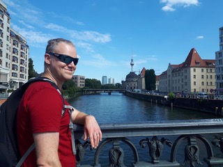 Robert Knight likes using cutting edge imaging tools to understand how cells can regenerate and keep us healthy with <a href="/ARK_KCL/">Ageing Research KCL</a>. He proactively supports early career researchers working with <a href="/KclCRSD/">King's CRSD</a> and <a href="/BBSRC/">Biotechnology and Biological Sciences Research</a>. When not working he is hiking, gardening or reading about evolution.