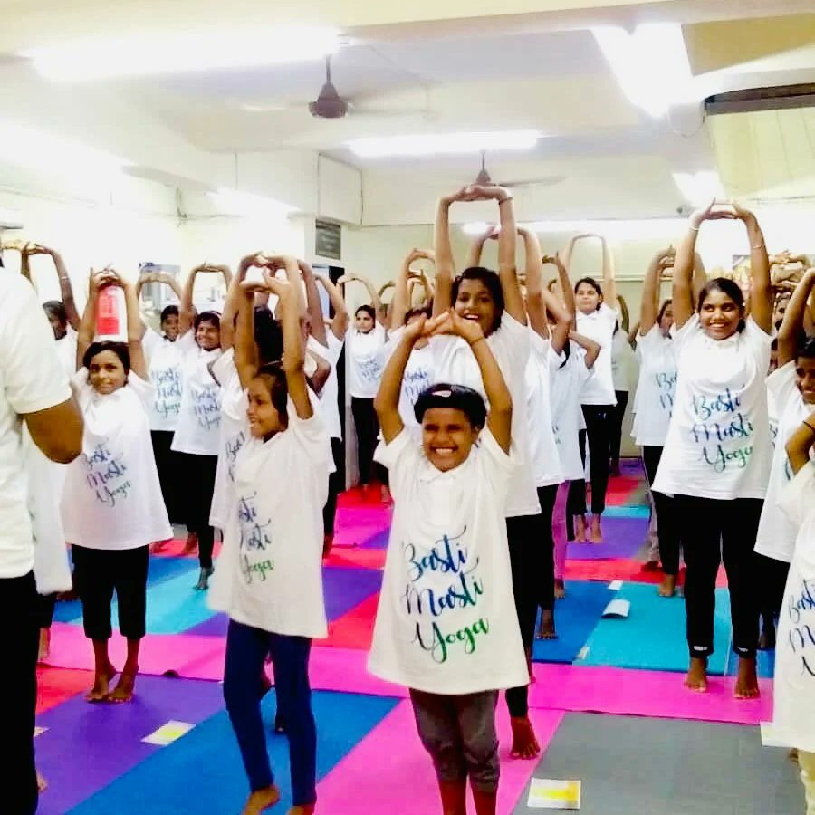 PhoolVersha's tweet photo. Basti Masti Yoga with the amazing kids on #InternationalYogaDay

Special Thanks to @biharyoga ❤️
.
.
@iAmitRSharma @nesswadia
@KanikaDhillon @tweetgarima @RavindernathS15
@PhoolVersha @NamMyohodaan @EntourageFilms @pictureschrome 

#InternationalDayOfYoga #YogaDay #yogaday2022 https://t.co/Sry6m1tG0j