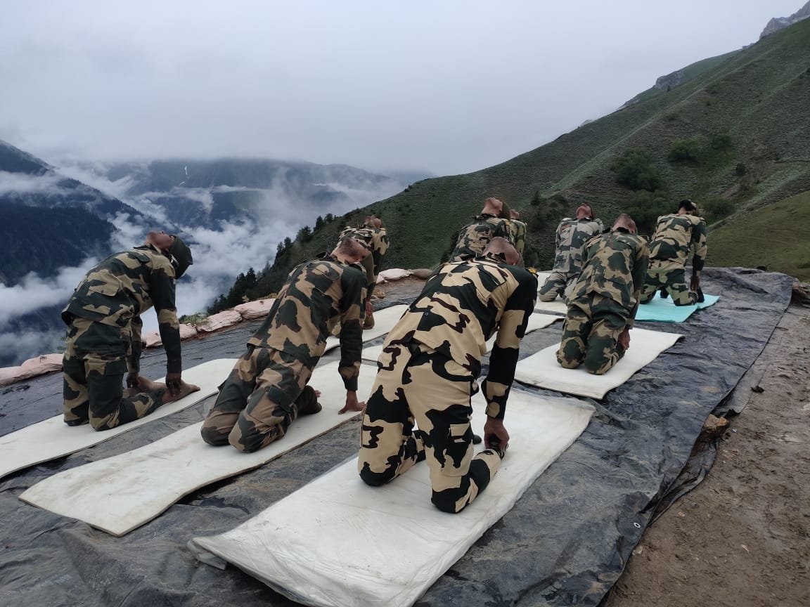 BSF_Kashmir's tweet photo. Celebration of #InternationalDayofYoga at forward locations of @BSF_Kashmir at #LoC. Troops of 14 Bn #BSF observed #YogaDay at their duty places.
               "Yoga takes you into the present moment, the only place where life exists". 
@yogrishiramdev https://t.co/HQYl1jfPMG
