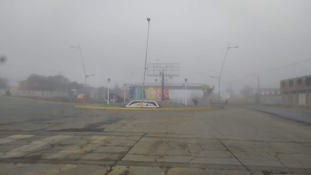 ContraParteB's tweet photo. #deÚltimo:
La carretera que une a las ciudades #Viacha - #ElAlto amaneció con una intensa niebla, misma que impidió la buena visibilidad a los conductores. https://t.co/fXmYXN4Qef
