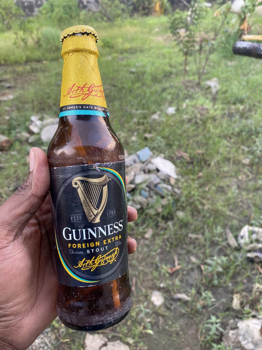 Don_Qudus's tweet photo. Guinness Nigeria is complicit in the amount of fake bottles of Foreign extra circulating in Lagos….  These 2 bottes with different labels and different tastes were purchased at Spar. I want to believe dey get their supply from the source. https://t.co/RM9bllXDo4