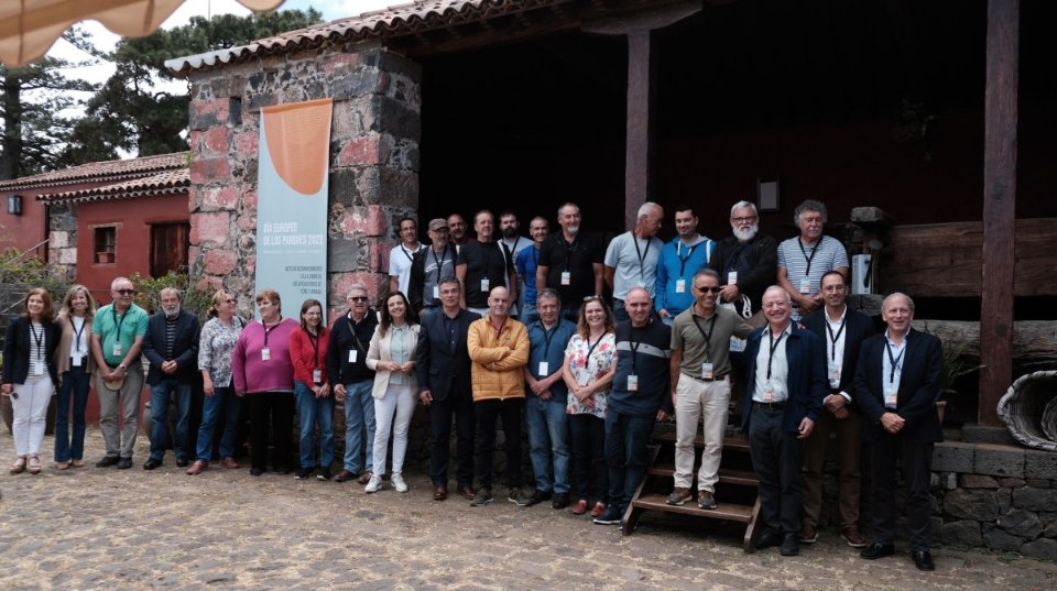 gar_tenerife's tweet photo. El @CabildoTenerife 🏴reconoce el mantenimiento de las actividades apícolas en #Teno y #Anaga
👇🏼
https://t.co/khUtaKPTHf
🏴🧑🏻🌾🐝🍯
#tenerife #desarrollorural #siembrafuturo #apicultura #apicultores #miel #ods12 #parquerural #biodiversidad #ods12 @AgrocabildoTfe @MedioNaturalTF https://t.co/1jzUz14EzM
