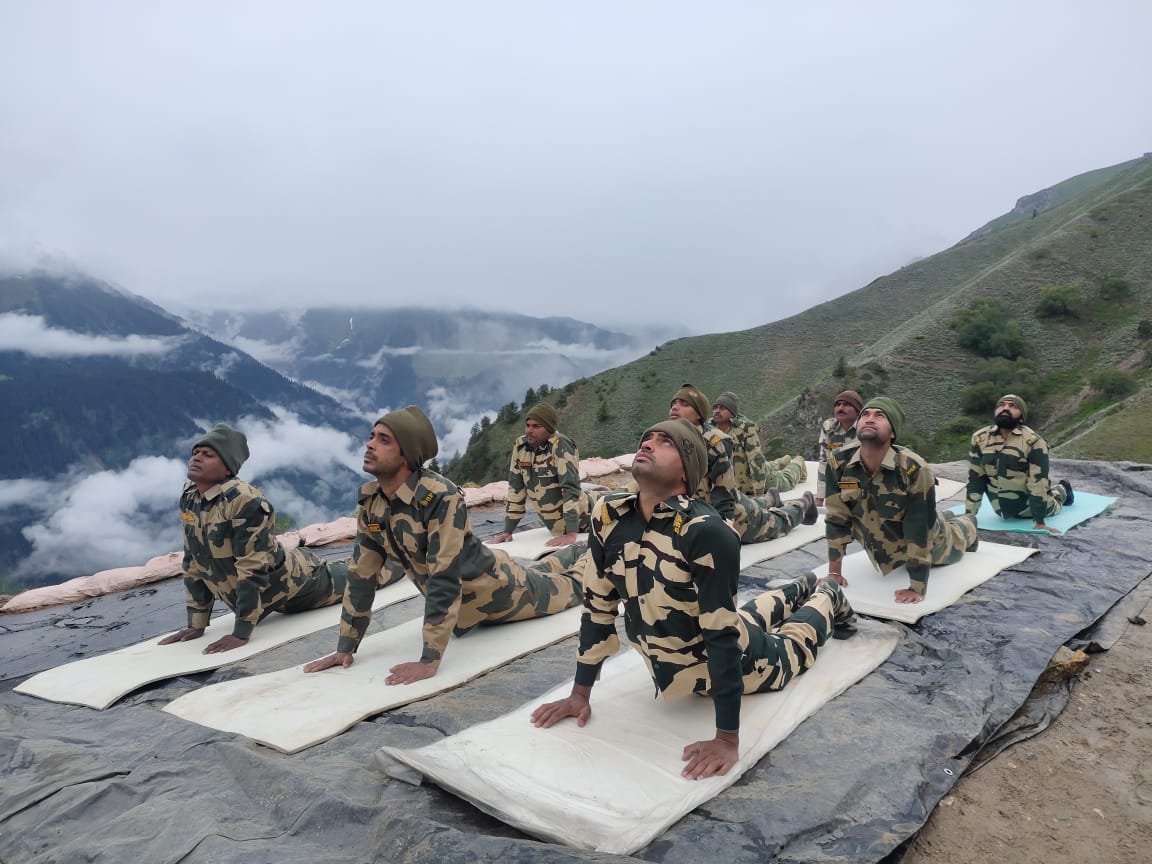 BSF_Kashmir's tweet photo. Celebration of #InternationalDayofYoga at forward locations of @BSF_Kashmir at #LoC. Troops of 14 Bn #BSF observed #YogaDay at their duty places.
               "Yoga takes you into the present moment, the only place where life exists". 
@yogrishiramdev https://t.co/HQYl1jfPMG