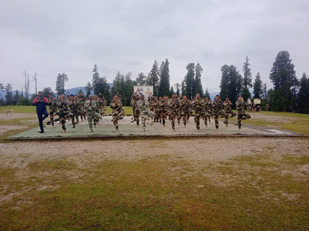 Celebration of #InternationalDayofYoga at forward locations of <a href="/BSF_Kashmir/">BSF Kashmir</a> at #LoC. Troops of 14 Bn #BSF observed #YogaDay at their duty places.
               "Yoga takes you into the present moment, the only place where life exists". 
<a href="/yogrishiramdev/">स्वामी रामदेव</a>