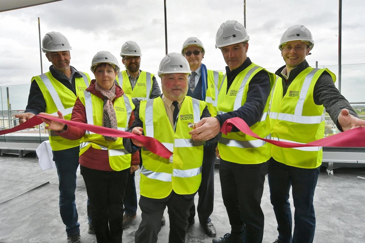 PCapitalPLC's tweet photo. There's more great news! 🙌 Since our recent topping-out ceremony, the scaffolding has now started to come down on the #Hilton Garden Inn #Peterborough City Centre, revealing the well-known and exciting signage  #investinginpeterborough https://t.co/YXxJiQJz9i