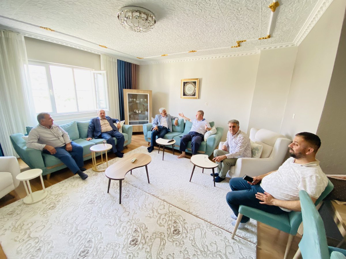 Mazıdağda  Değerlerimden  Sayın Cebrail DELEK     Kardeşimi Geçirmiş olduğu ağır amaliyattan dolayı Evine Geçmiş Olsun Ziyaretine geldik .Allah Şafi ismiyle şifasını versin Amin