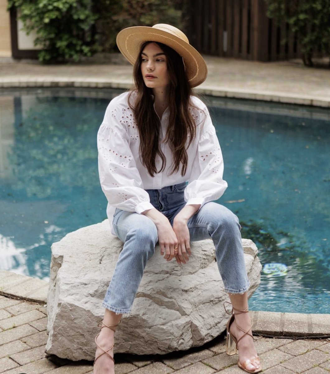 BloorYorkville's tweet photo. Shop the ‘coastal grandmother chic’ trend of the summer, at @RainbowJeans416! 🌈
📍55 Bloor St W (@ManulifeCentre)
#ShopBY #ShoppingTime #Yorkville https://t.co/x9rPzj9uDb