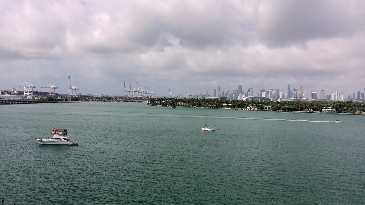 Hsinack's tweet photo. Good morning, #MiamiBay! ;)
#PhotographerLife #MiamiBeach #BeachLife https://t.co/OhfmkGm1C6