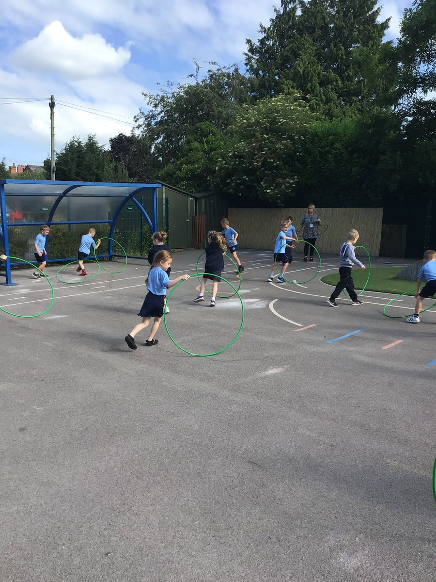 2NLB enjoyed practicing their Hula-hooping skills to music! @StBartsTrust <a href="/whitchurchCEFed/">The Whitchurch Church of England Federation</a> <a href="/Office_WIA/">Office_WIA</a> @TheBTSAHub