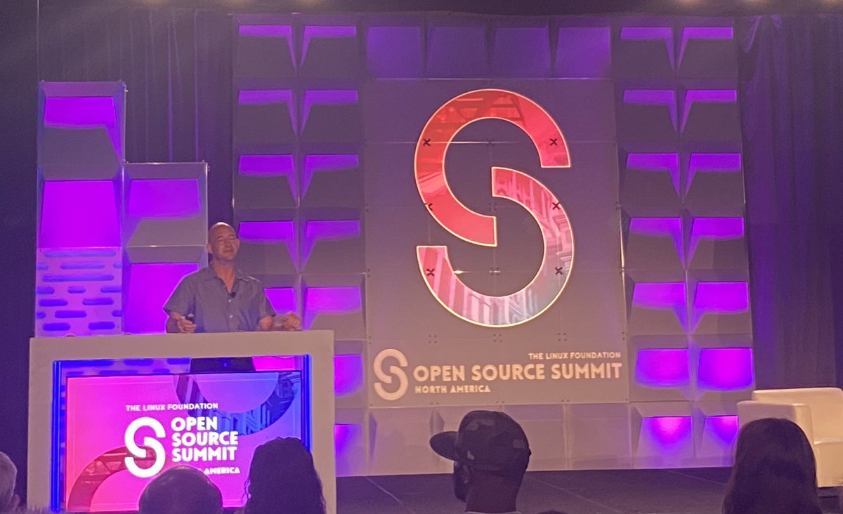 Our partner @GoogleOSS’s one and only @eric_brewer name checks #openuk in his Keynote at @linuxfoundation #osssummit on the #StateofOpen 🙏 and the challenges all countries face to collaboratively secure the future of #opensource in our national infrastructures #community