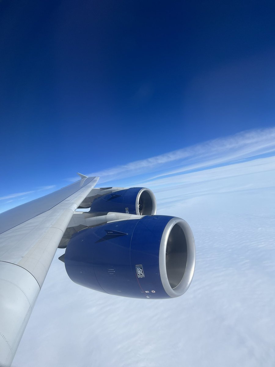 flybyday63's tweet photo. Back from Washington on G-XLEC last night.
#BA292
On the second photo you can see in the background one of the two lifts of the main deck, to send trolleys & other stuff to the upper deck.
#A380 #Airbus ✈️ https://t.co/0Gz2NS3K0g