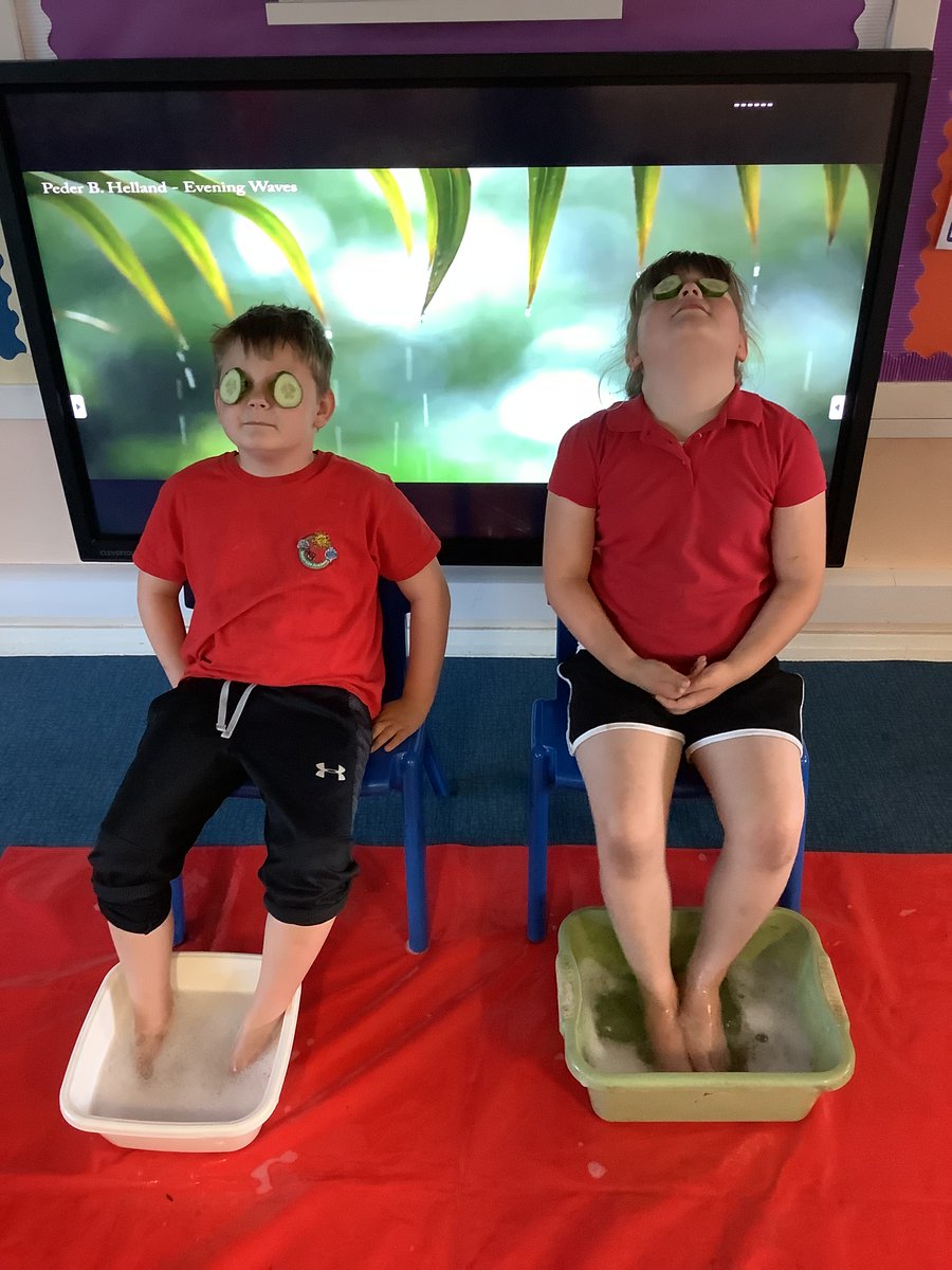 easterside_a's tweet photo. The HNB children have enjoyed a 'Spa' afternoon. Each child had an individual foot spa, cucumber eye patches and hand massage to experience feeling calm and relaxed. #EastersideThrive #EastersideWellbeing #EastersidePSHE https://t.co/O7bcMi95nU