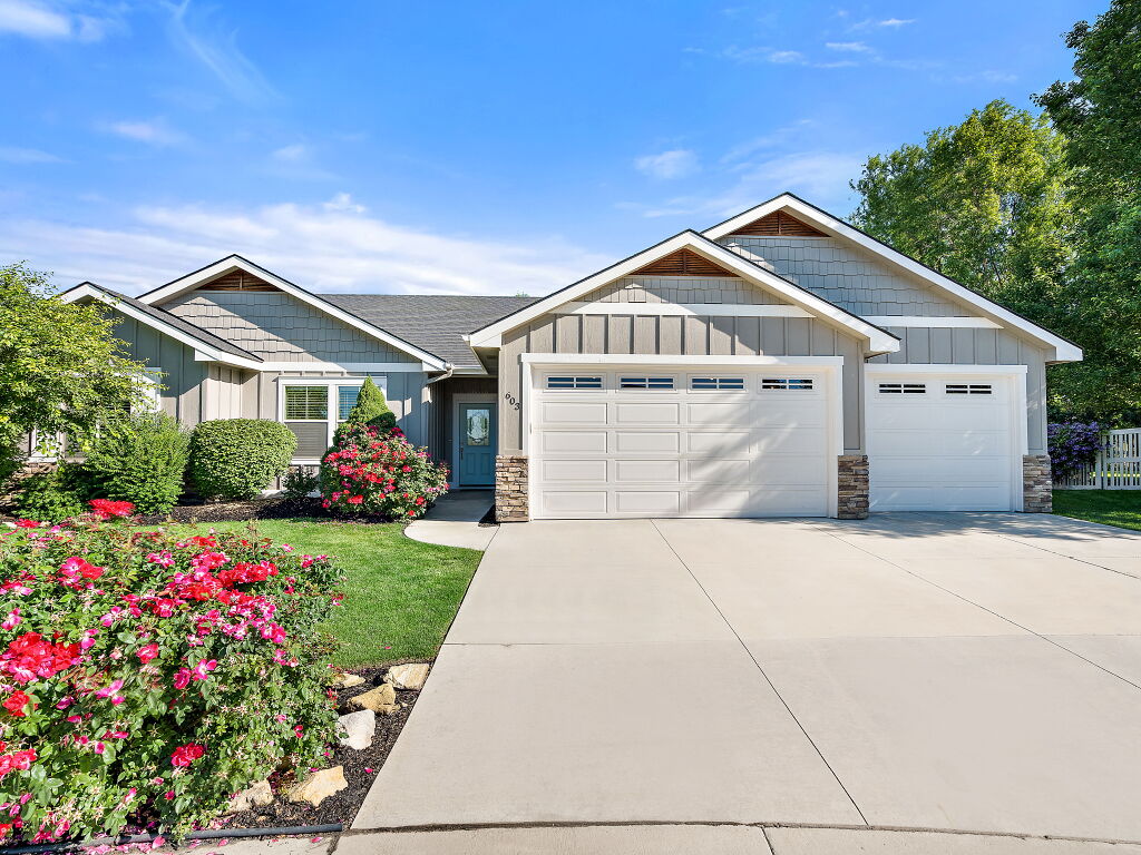 kevinmhall's tweet photo. Check out my new virtual tour for 603 North Nightingale Place, Star, ID 83669 https://t.co/6tZaQcMQcw https://t.co/wNwqQ5itRX
