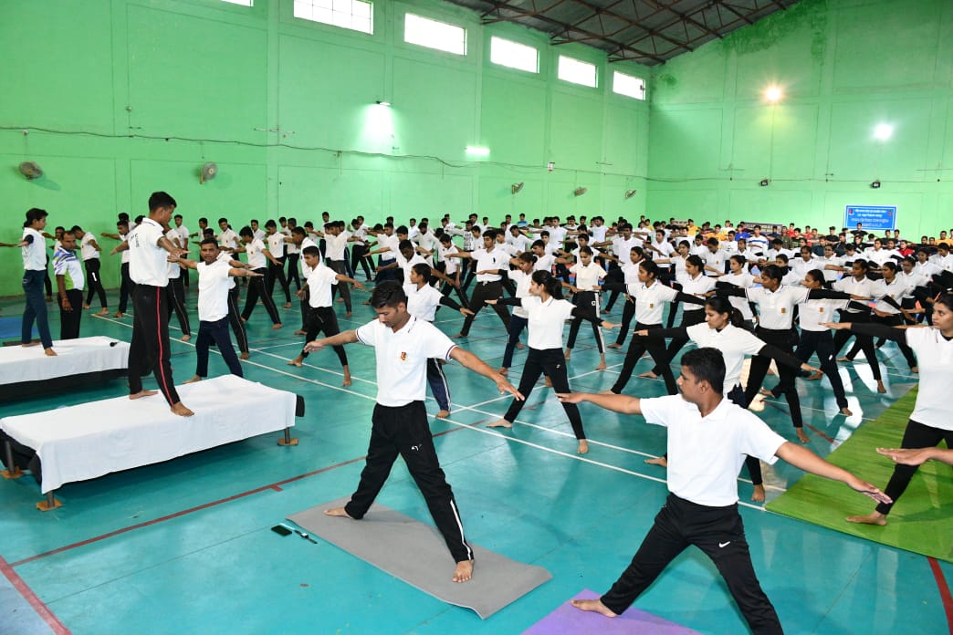 marymrons's tweet photo. 8TH INTERNATIONAL YOGA DAY 2022
@HimanshiChouh15 
@NccDteMPCG 
@PMOIndia 
@NccDteMPCG 
@dgncc_india https://t.co/32MJSNpRcX