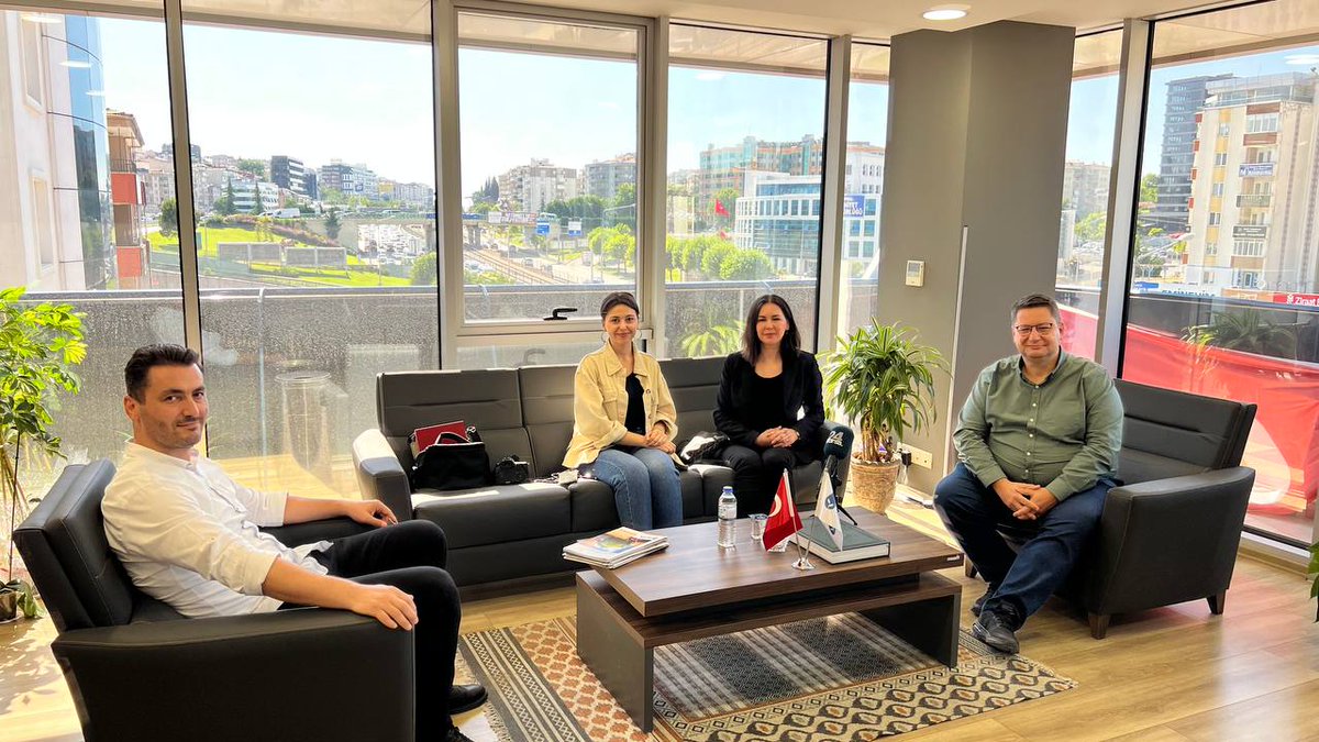 bursadadeva's tweet photo. 24Bursa Genel Yayın Yönetmeni Sy.Gülay Soydan Pehlevan'ı İl Başkanlığımız da ağırladık. https://t.co/6UZh5Iq1dg