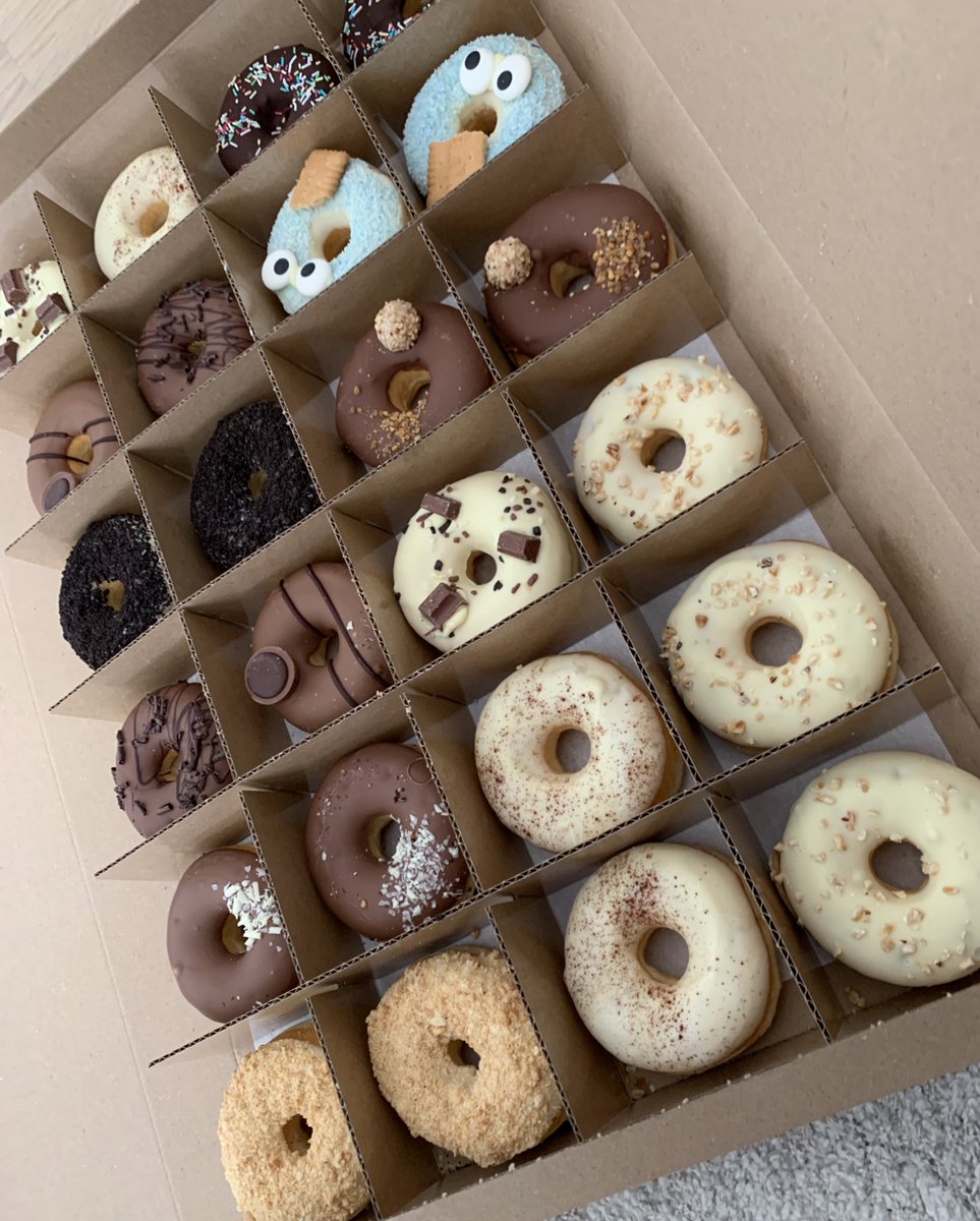 Hi Freunde ich darf für happydonazz.co 48 donuts (in einer Packung) verlosen einfach diesen tweet retweeten um teilzunehmen🤍

so sahen meine (24stück) aus