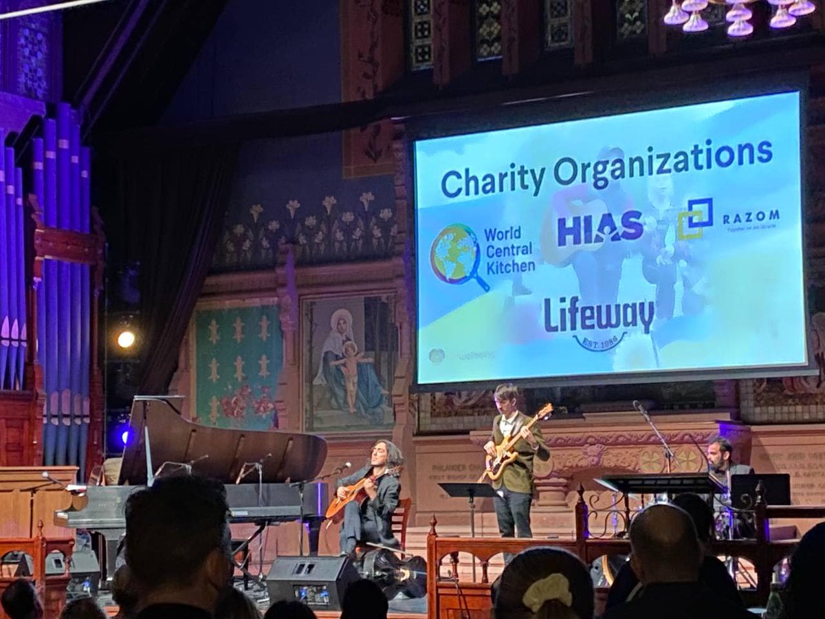 After his 2-month and 25-city tour, "CELLO FOR PEACE," Ian Maksin has lifted thousands of hearts and raised more than $13,000 for humanitarian support. This money goes directly to #Ukrainians.
Special thanks to #LifewayKefir for their contributions to this life-changing tour.