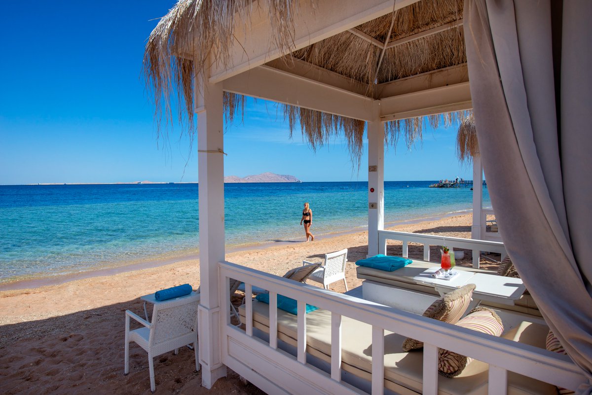 SRArabianBeach's tweet photo. A perfect vacation is achieved when luxury and privacy intersect. That’s how it as at our private Beach Cabanas. 

Book it now at https://t.co/gU49rtmTFo or call +202 16032

#SUNRISEResortsAndCruises #SUNRISEArabianBeachResort #RedSea #SharmElSheikh #ThisIsEgypt #Egypt https://t.co/YGY8VozctX