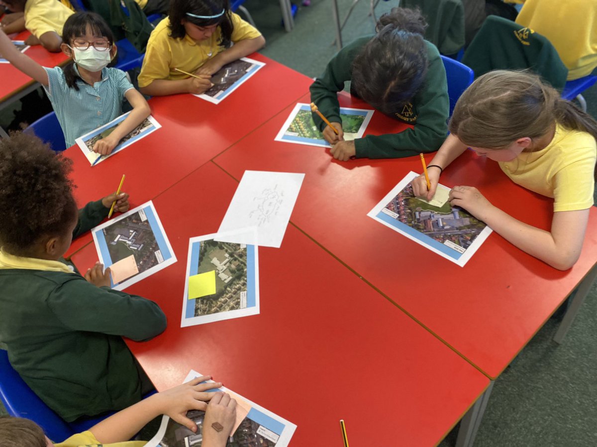 firsprimarysale's tweet photo. Today, #Y4NL took to their time travelling time machine and went back to Year 2000. We observed the differences the school has gone through. Weβre also privileged to have people that remember what it was like! #historyfirs #digimaps https://t.co/xkhDZASBCt