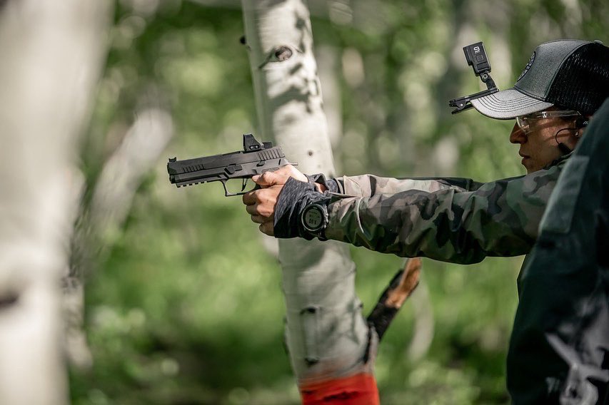321gaux's tweet photo. Bonus round ✌🏽pistol station.
We had 10 min for all 4 of us to walk through the course & hit the targets. We each had 5 targets for a total of 20. We could help out our teammates by calling out targets.
📸: @sigsauerhunting #sighuntergames #sigsauer #sig #sigexperience #letsgaux https://t.co/7M0YQtLwk0