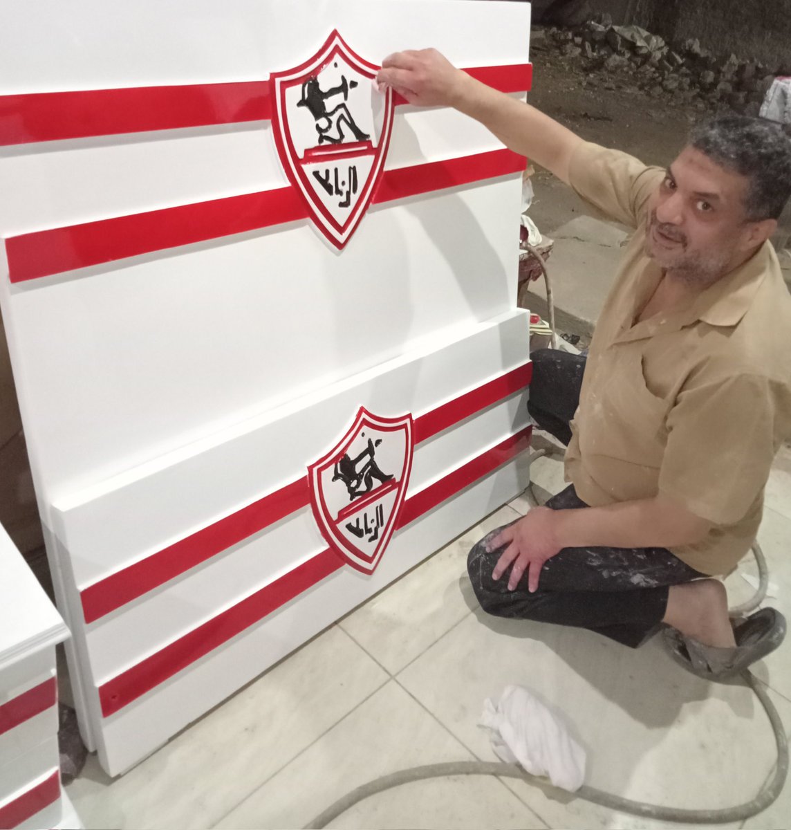 المعلم محمد يوسف نجار موبيليا يتغنى بعشقه لنادي الزمالك