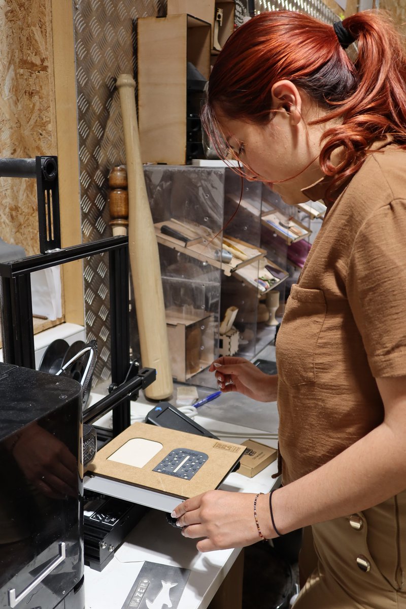 fabrinnov's tweet image. [INDULO] 🛠️Valeria León Morales, étudiante à @insadelyon, et Shams Tcherkachine, étudiant en design produit au lycée Jean Monnet à #SaintÉtienne, actuellement en stage à @fabrinnov, travaillent sur un projet de micro-usine pour sensibiliser les jeunes aux métiers de l'#industrie.