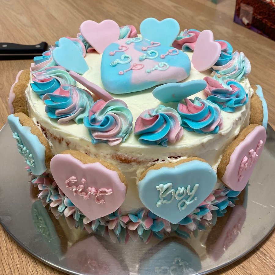 Can you guess what we have been celebrating today at <a href="/MSEHospitals/">Mid and South Essex NHS Foundation Trust</a>? 🍼💙❤️  #WhatDietitiansDo #dietitiansweek2022 <a href="/BDA_Dietitians/">British Dietetic Association</a>