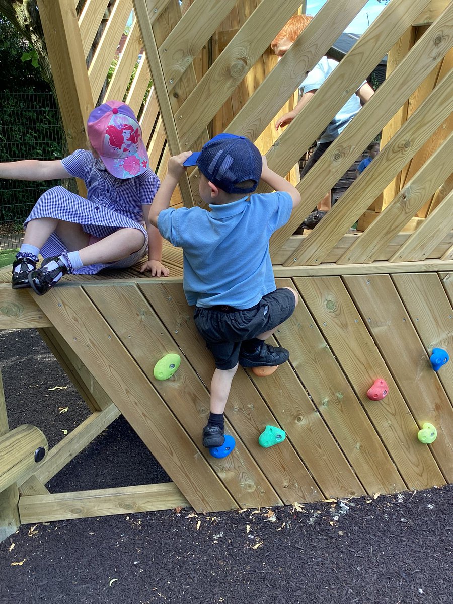 EYFS_WIA's tweet photo. Tuesday climbing adventures. We have watched videos of rock climbers on mountains and climbing walls. Now we are having a go (a 🧵)
@Office_WIA @whitchurchCEFed @CeInfant @StBartsTrust https://t.co/pNg2caewZC