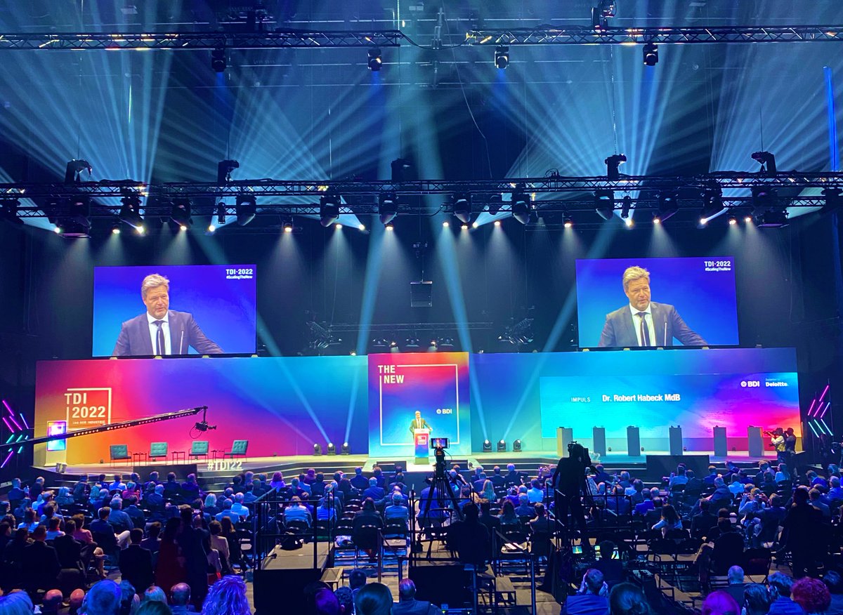 „Wenn ich #Braunkohle höre, dann denke ich an Habeck - das habe ich mir auch anders vorgestellt“. Robert Habeck auf dem #TDI22 mit dem besten Redeeinstieg.
<a href="/Der_BDI/">BDI</a>