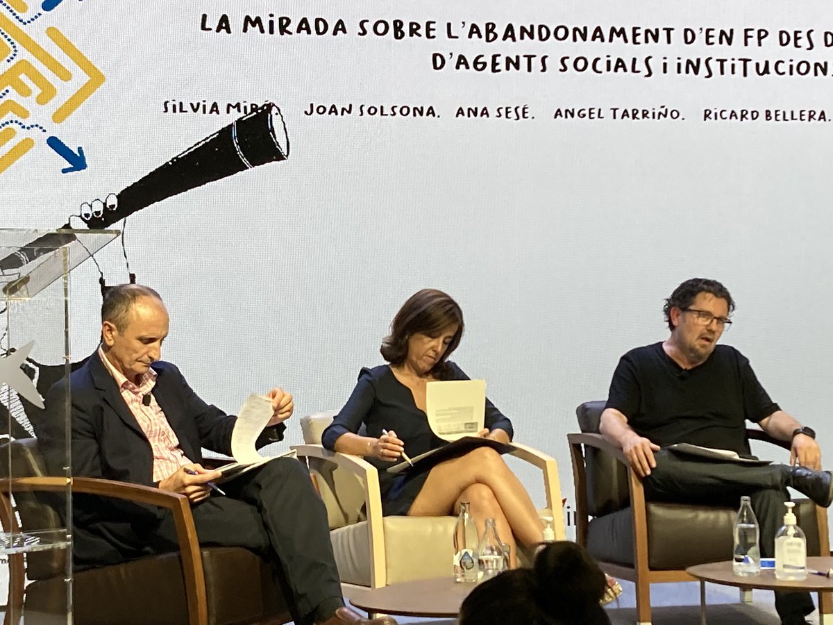 “Hem de saber què entenem per orientació. No és informar. S’ha de treballar a partir de l’autoconeixement de l’alumnat”, <a href="/silviamiro40/">Sílvia Miró</a> de @PIMEC . #jornadesorienta22 <a href="/impulsfp/">ImpulsFP 💡</a> <a href="/RicardBellera/">Ricard Bellera</a> <a href="/CABK_Dualiza/">CaixaBank Dualiza</a> <a href="/CopecPedagogs/">Col•legi Oficial de Pedagogia de Catalunya</a> <a href="/educaciocat/">Educació</a> <a href="/educaciongob/">Ministerio de Educación, FP y Deportes</a> <a href="/fundaciobcnfp/">Fundació BCN FP</a> <a href="/Fundperetarres/">Fundació Pere Tarrés</a>