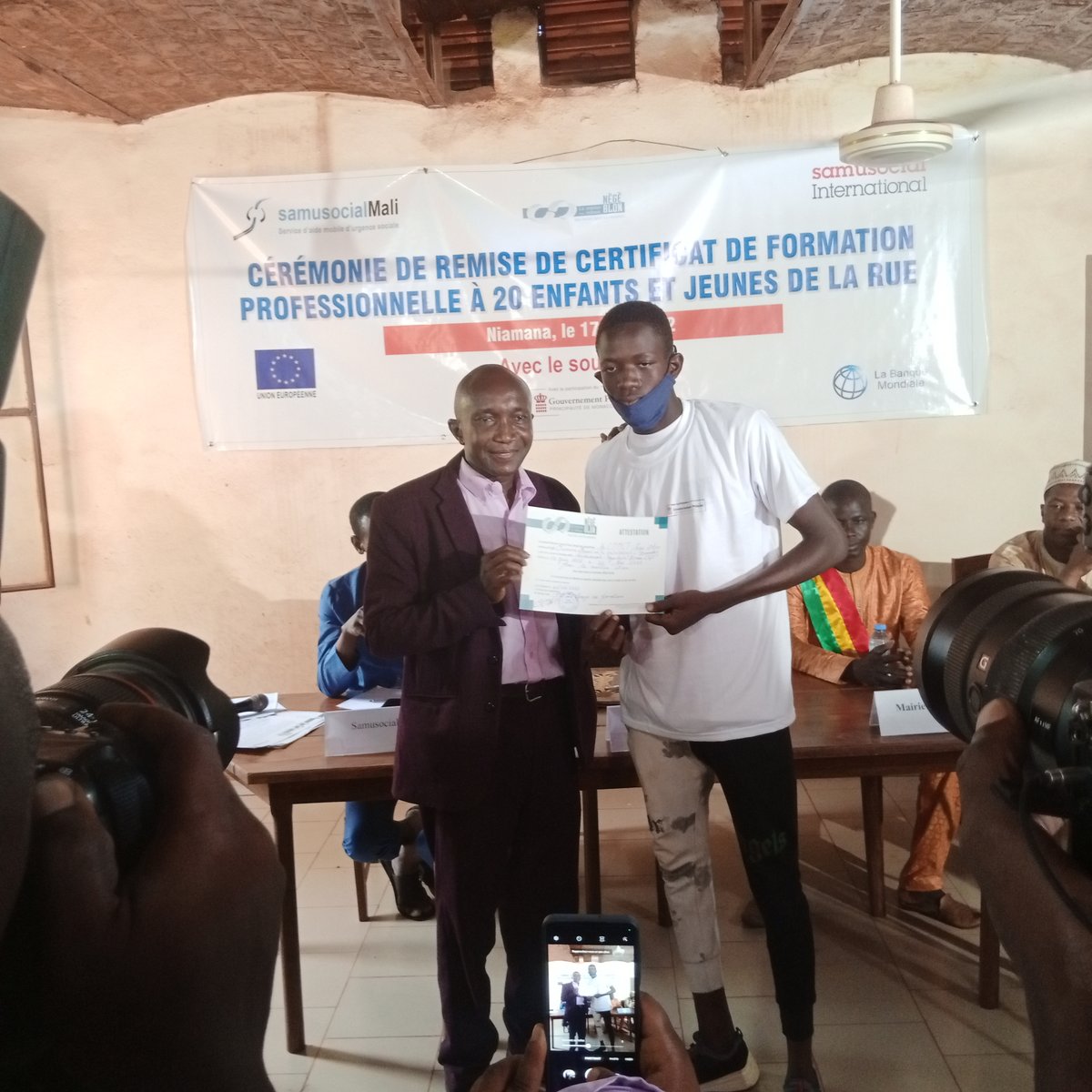 NCpmct's tweet photo. Le 17/06/2022, a eu lieu la cérémonie officielle de remise de certificat de fin de formation professionnelle en chaudronnerie de la 2ème promotion de 21enfants en  situation de rue à Nègè Blon. Etaient présents les représentants de l'Union Européenne, la principauté de Monaco,... https://t.co/vPtu6BMTP5